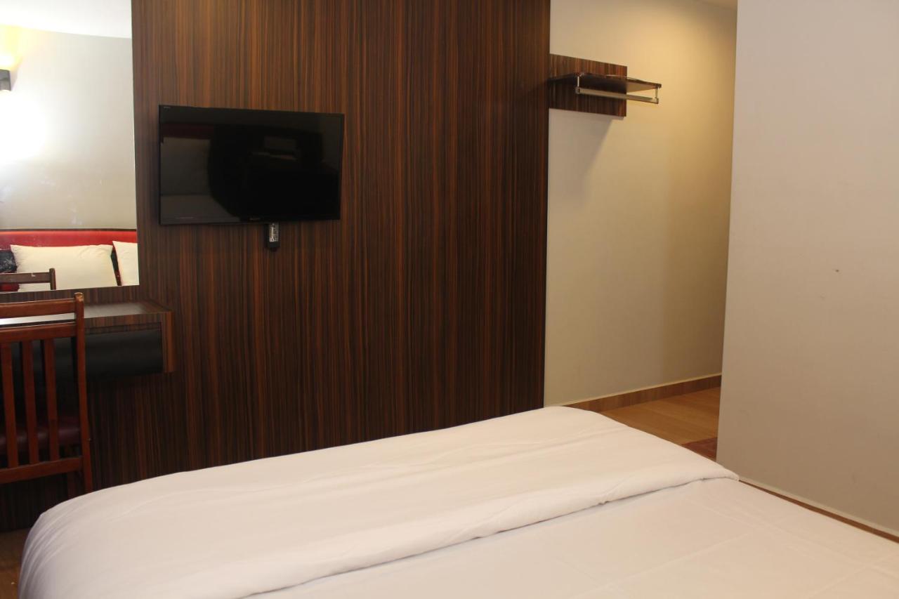 Oyo 90027 Happy Hotel Johor Bahru Zewnętrze zdjęcie