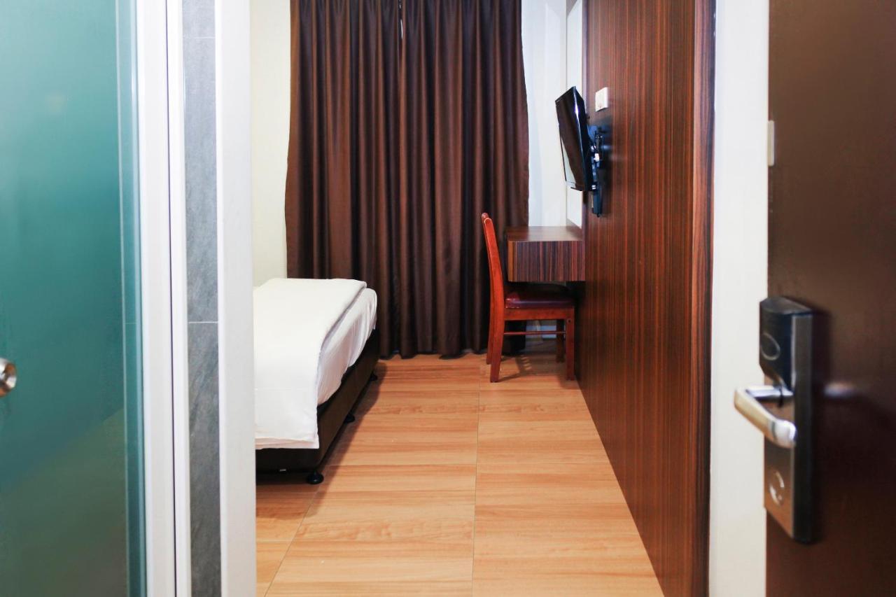 Oyo 90027 Happy Hotel Johor Bahru Zewnętrze zdjęcie