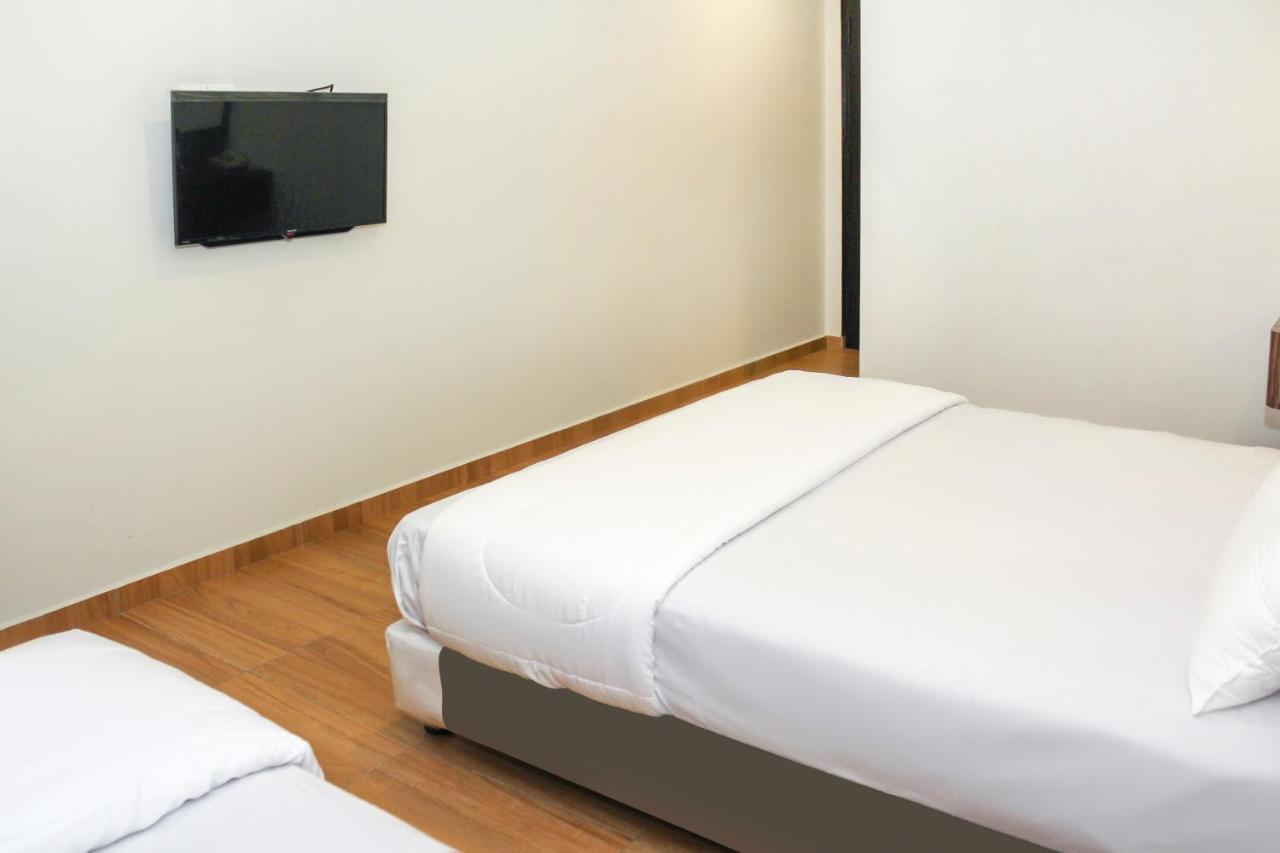 Oyo 90027 Happy Hotel Johor Bahru Zewnętrze zdjęcie
