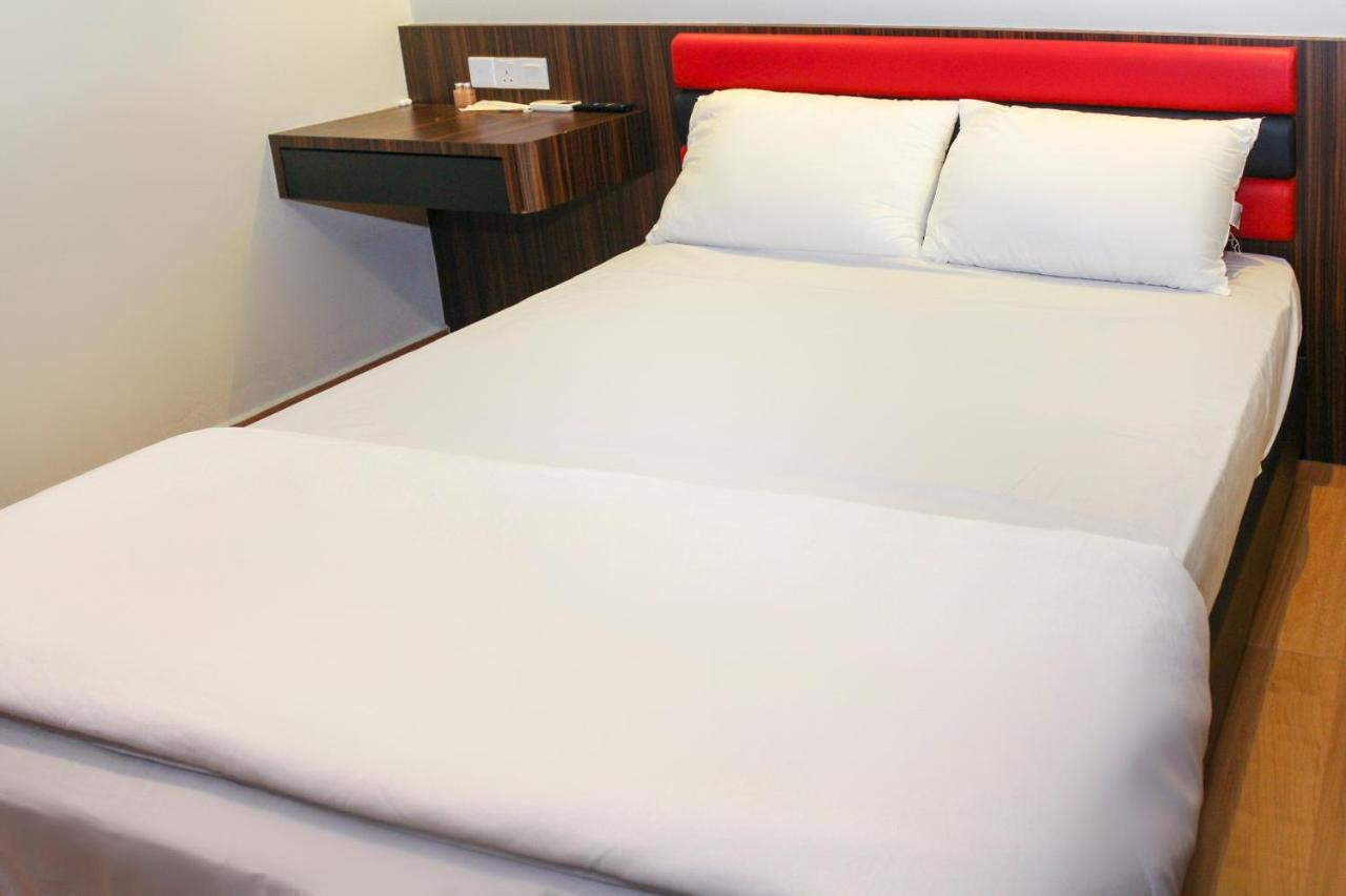 Oyo 90027 Happy Hotel Johor Bahru Zewnętrze zdjęcie