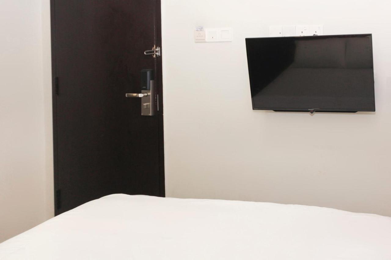 Oyo 90027 Happy Hotel Johor Bahru Zewnętrze zdjęcie