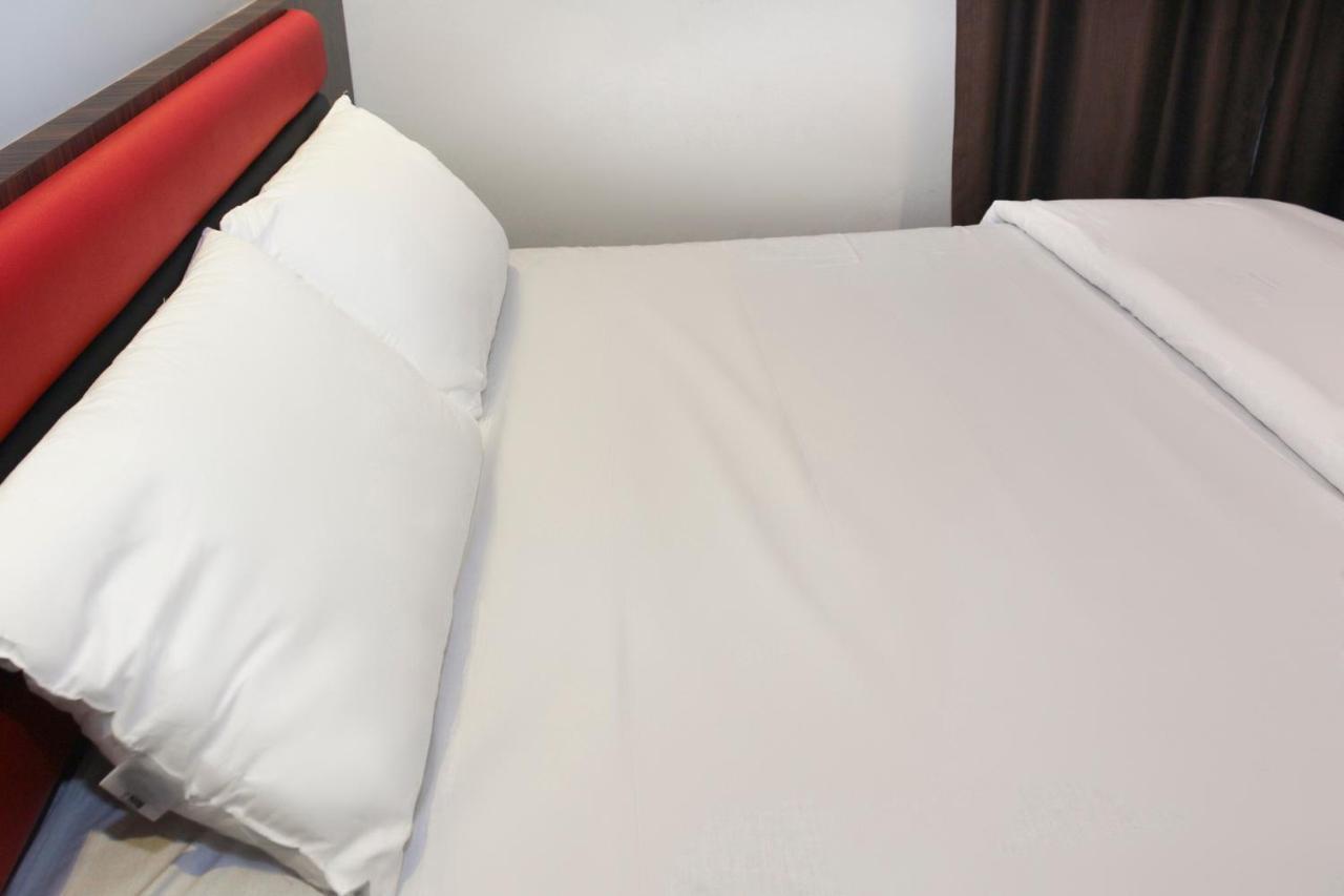 Oyo 90027 Happy Hotel Johor Bahru Zewnętrze zdjęcie