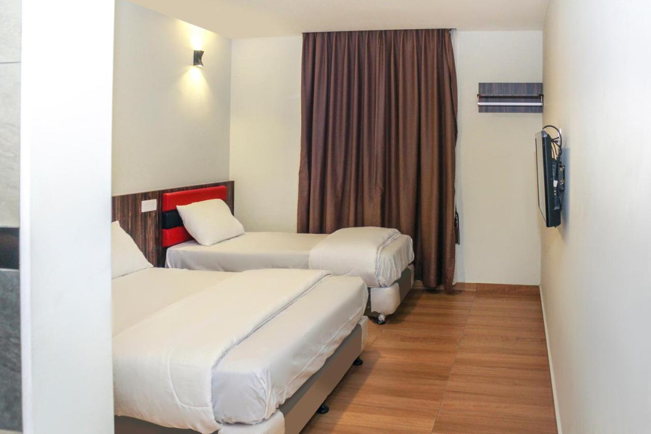 Oyo 90027 Happy Hotel Johor Bahru Zewnętrze zdjęcie