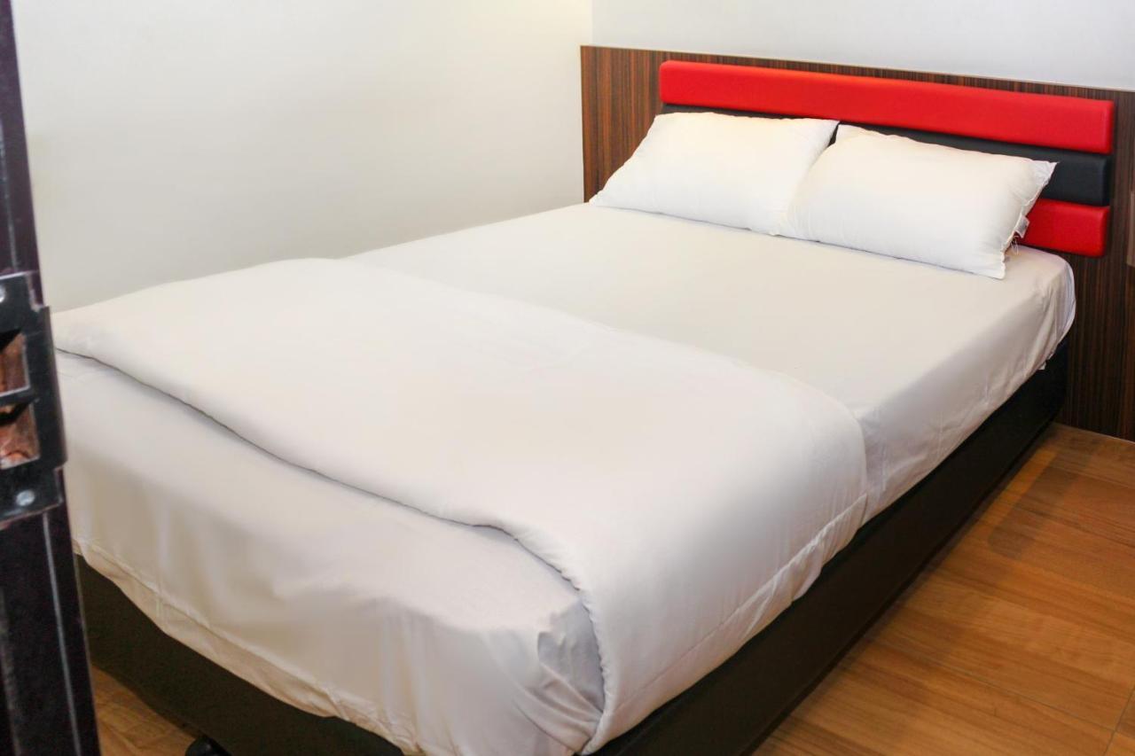 Oyo 90027 Happy Hotel Johor Bahru Zewnętrze zdjęcie